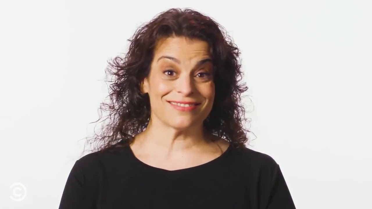 Comedian savagely responds to trolls flooding her messages