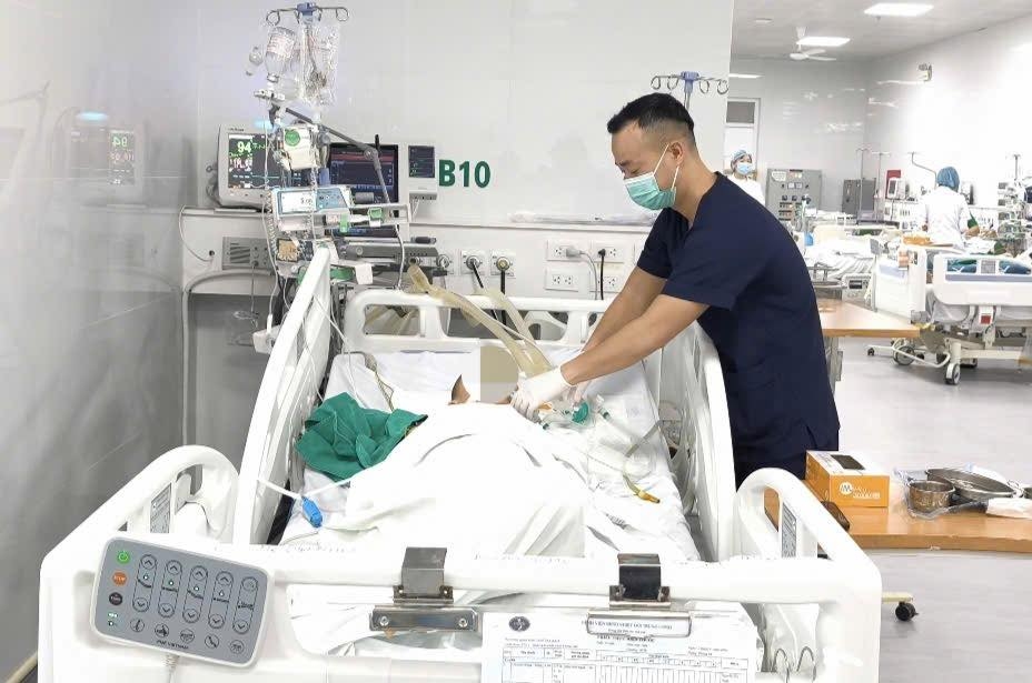 Bé trai thoát cửa tử nhờ 5 phút được ép tim tại chỗ