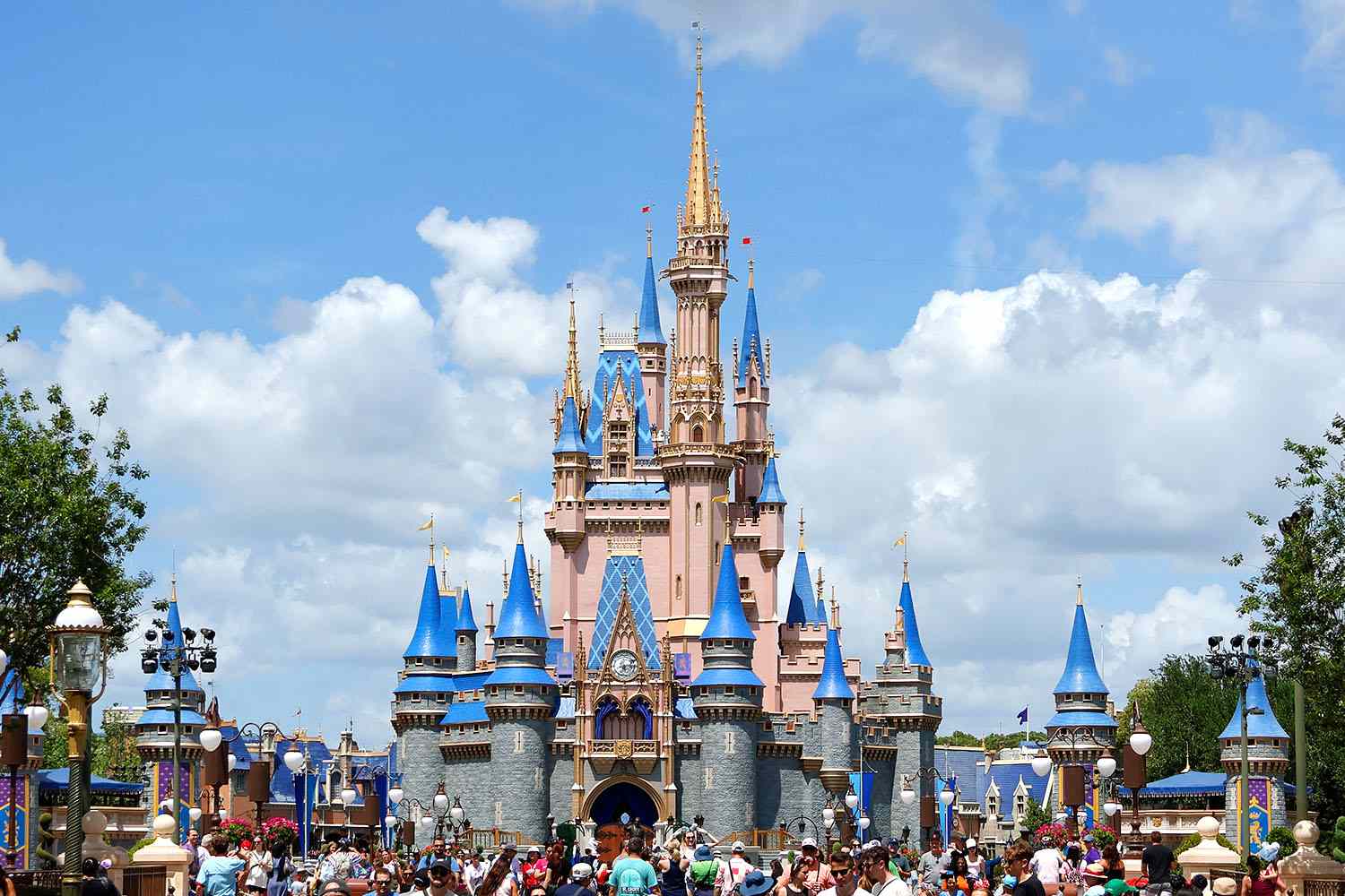 These are the least crowded and cheapest days to visit Disney World ...