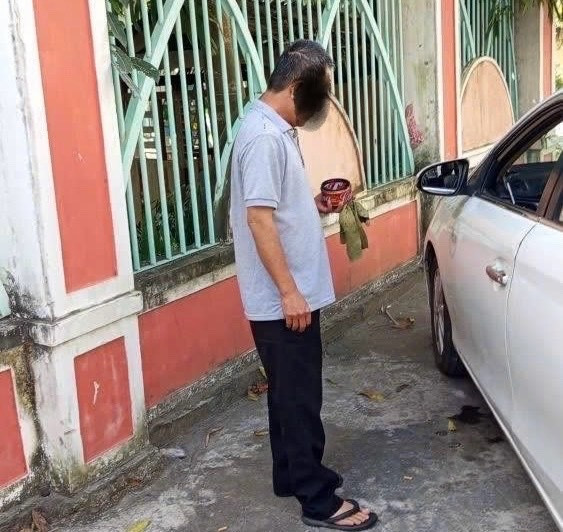 Bé trai 11 tuổi bị người đàn ông đánh chảy máu mũi sau va quẹt xe