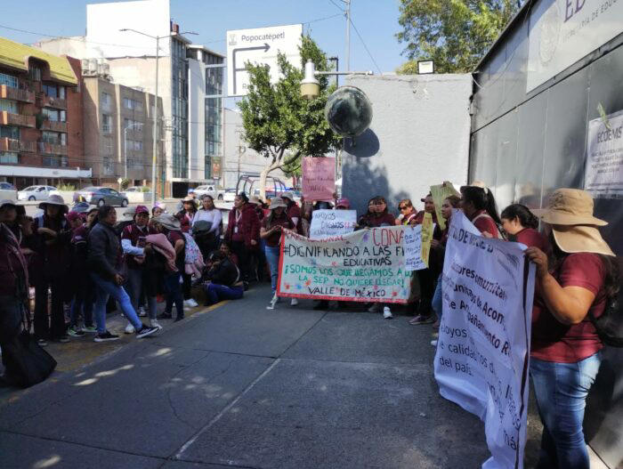 Educadores de CONAFE protestan en el país por sueldos bajos y falta de ...