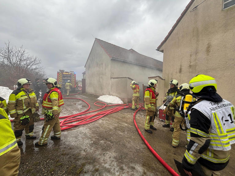 Brand auf Gehöft bei Dresden: Bewohner können sich rechtzeitig in ...