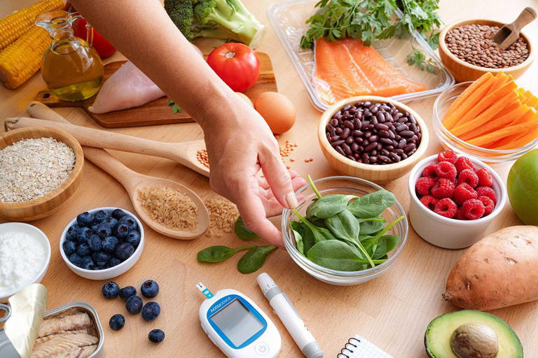 Combining small changes in diet, exercise and sleep may extend life