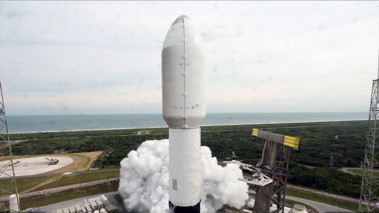 Starlink satellites lift off on SpaceX Falcon 9 from Cape Canaveral