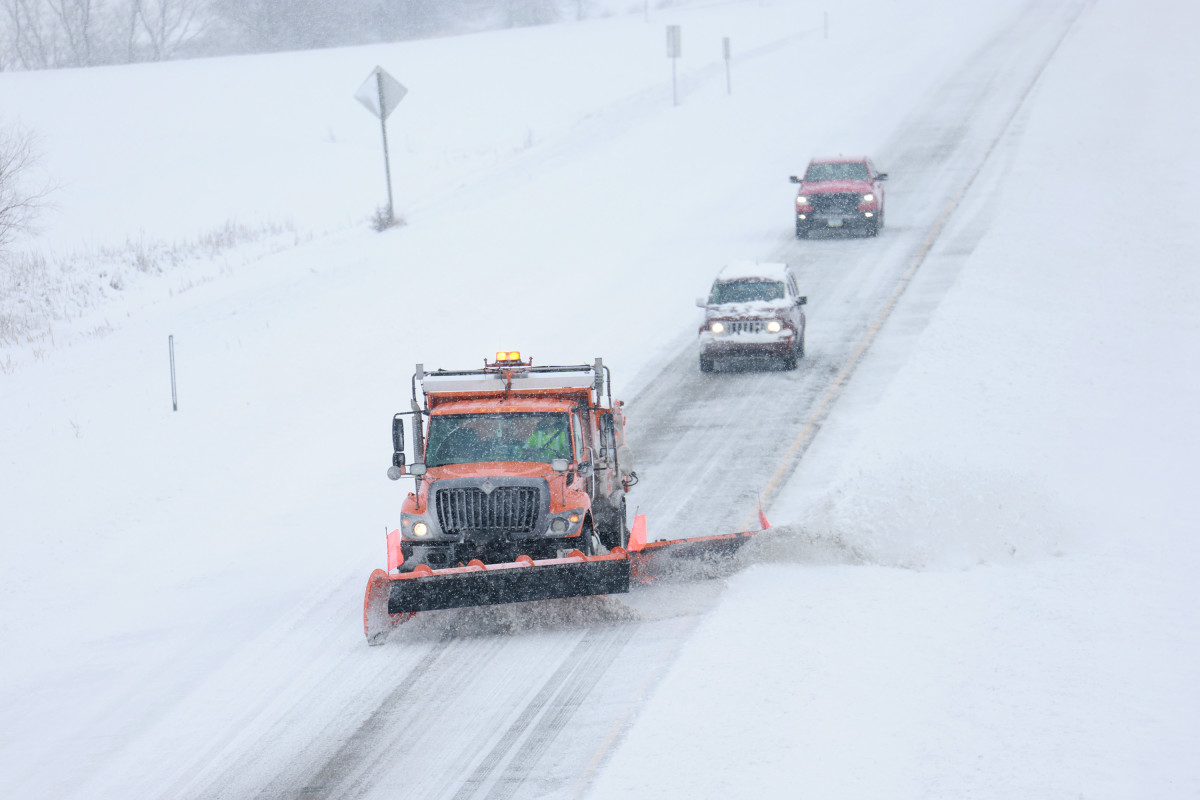 New winter storm warnings issued for 11 states as 16 feet of snow ...