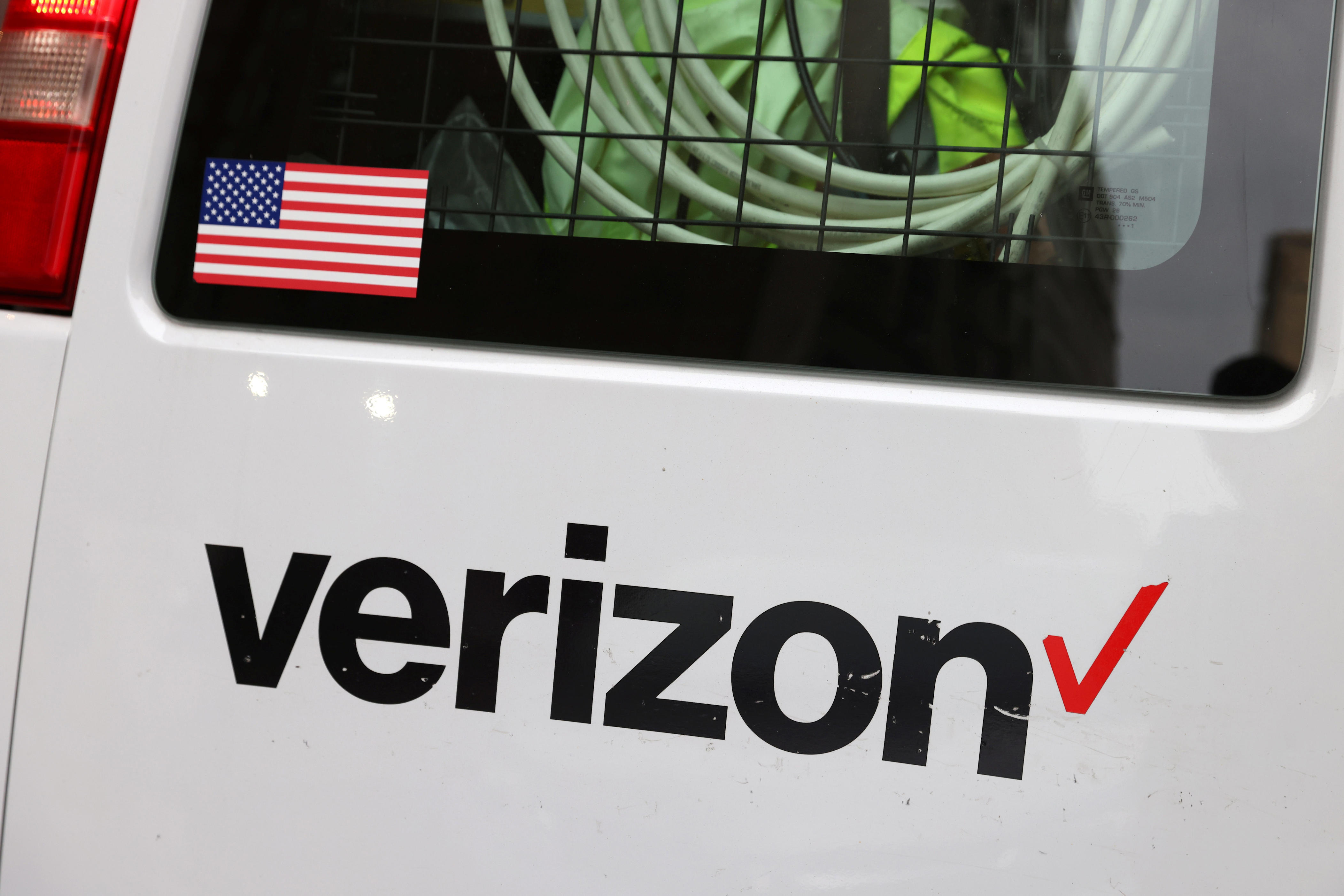 Is Verizon down? More than 1.5 million customers have reported outages<br><br>