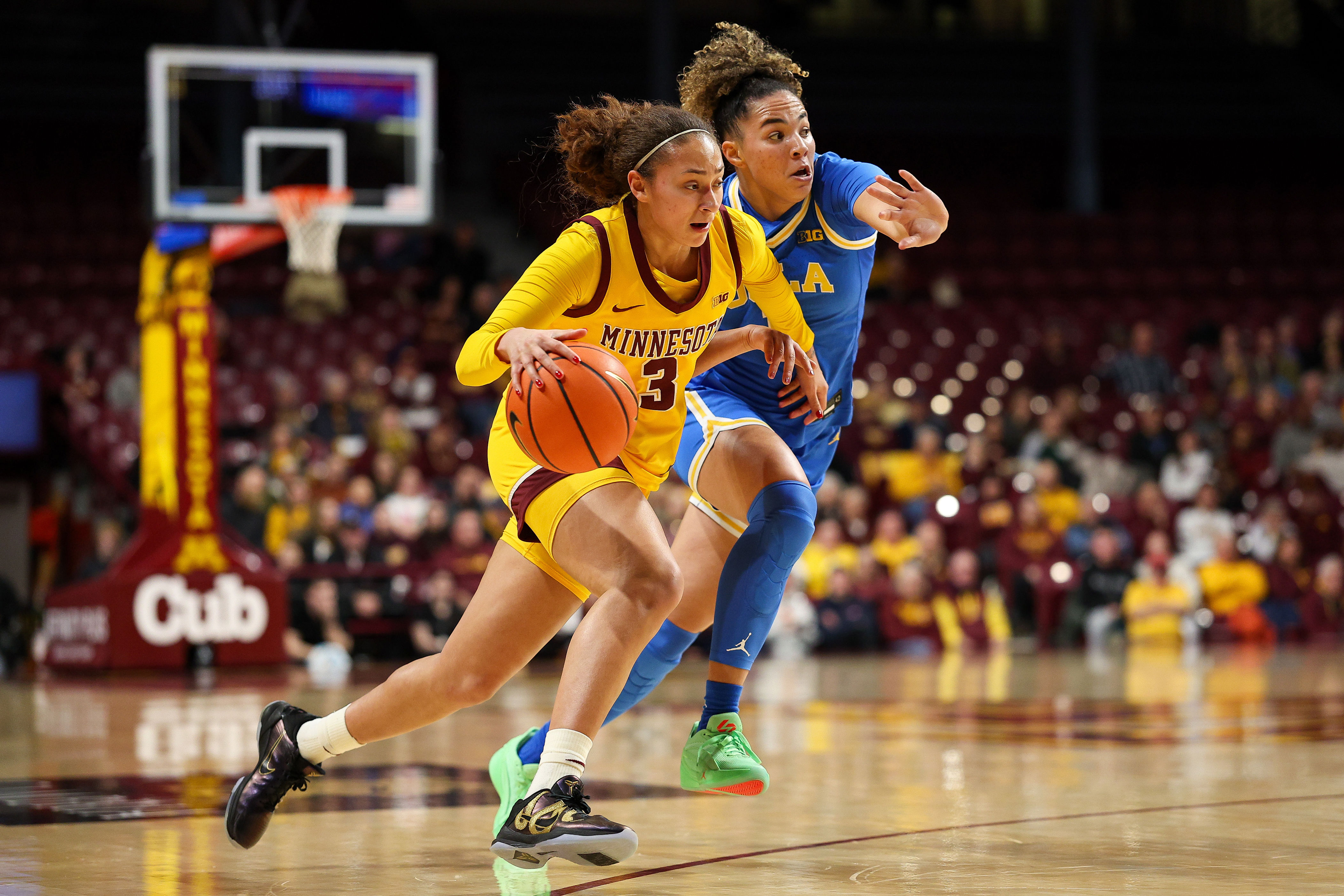 Rice, Betts lead No. 3 UCLA past Minnesota 76-58 to win 10th straight game