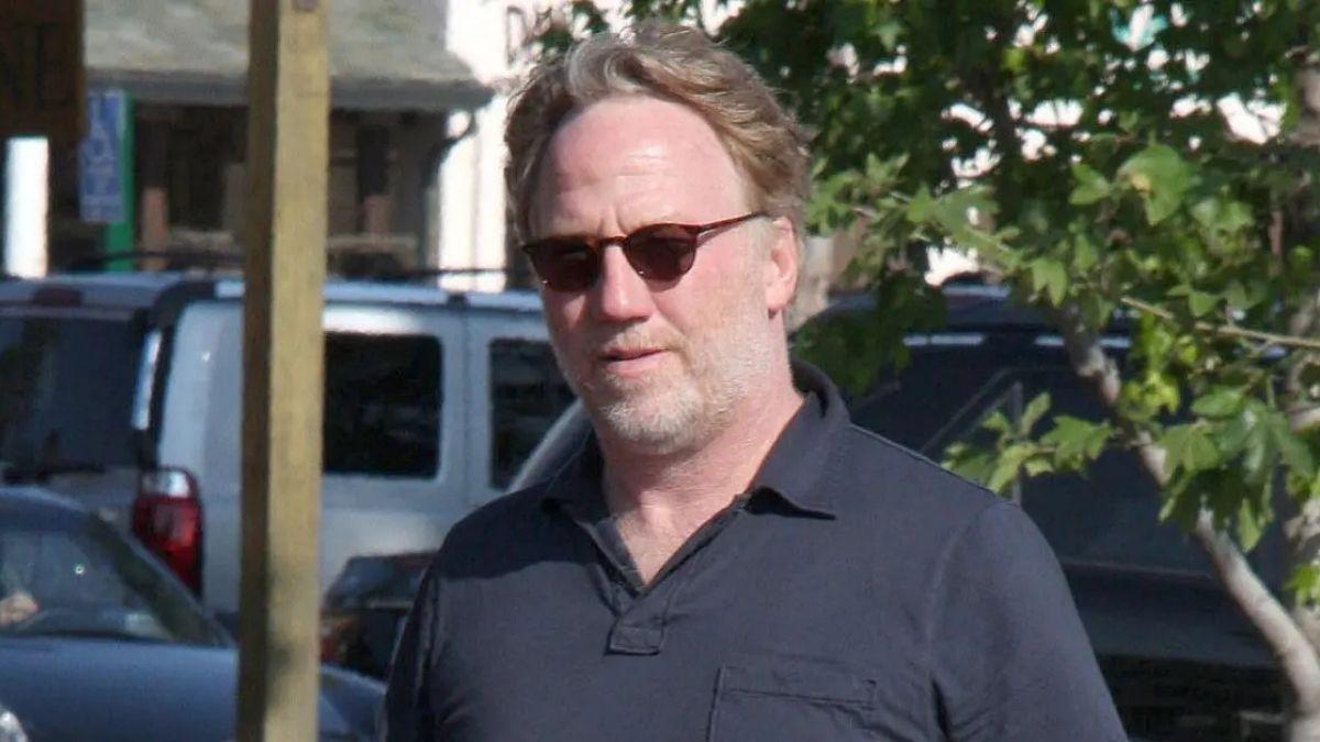 Stoic Timothy Busfield makes first appearance since facing child sexual ...