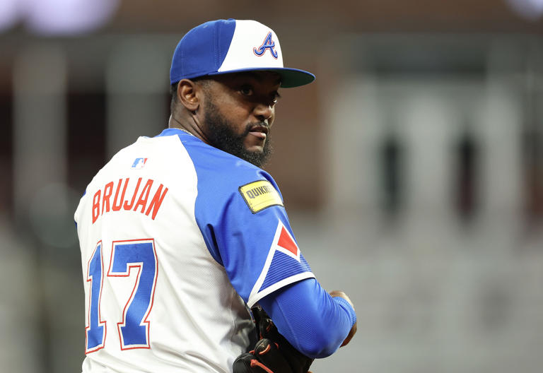 Vidal Bruján claimed off waivers by Twins