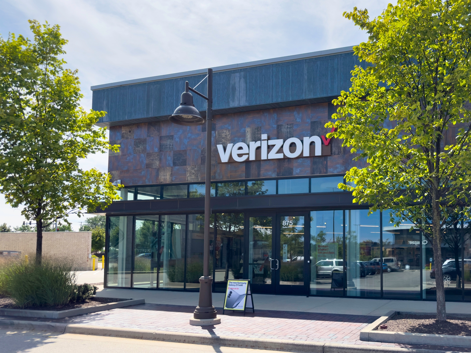 Verizon says contractor cut fiber cable amid Northeast flight disruptions