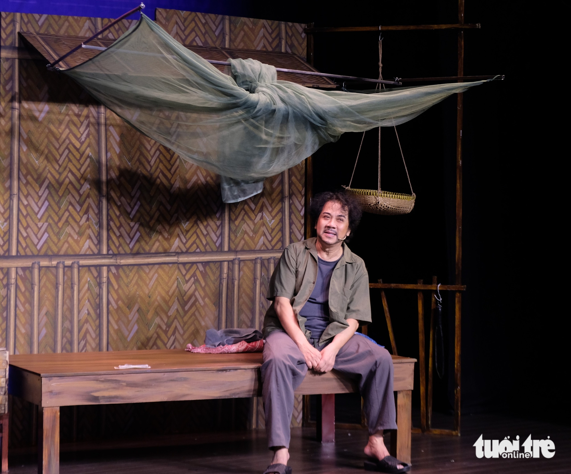 Hữu Châu: ngược dòng với nỗi cô đơn