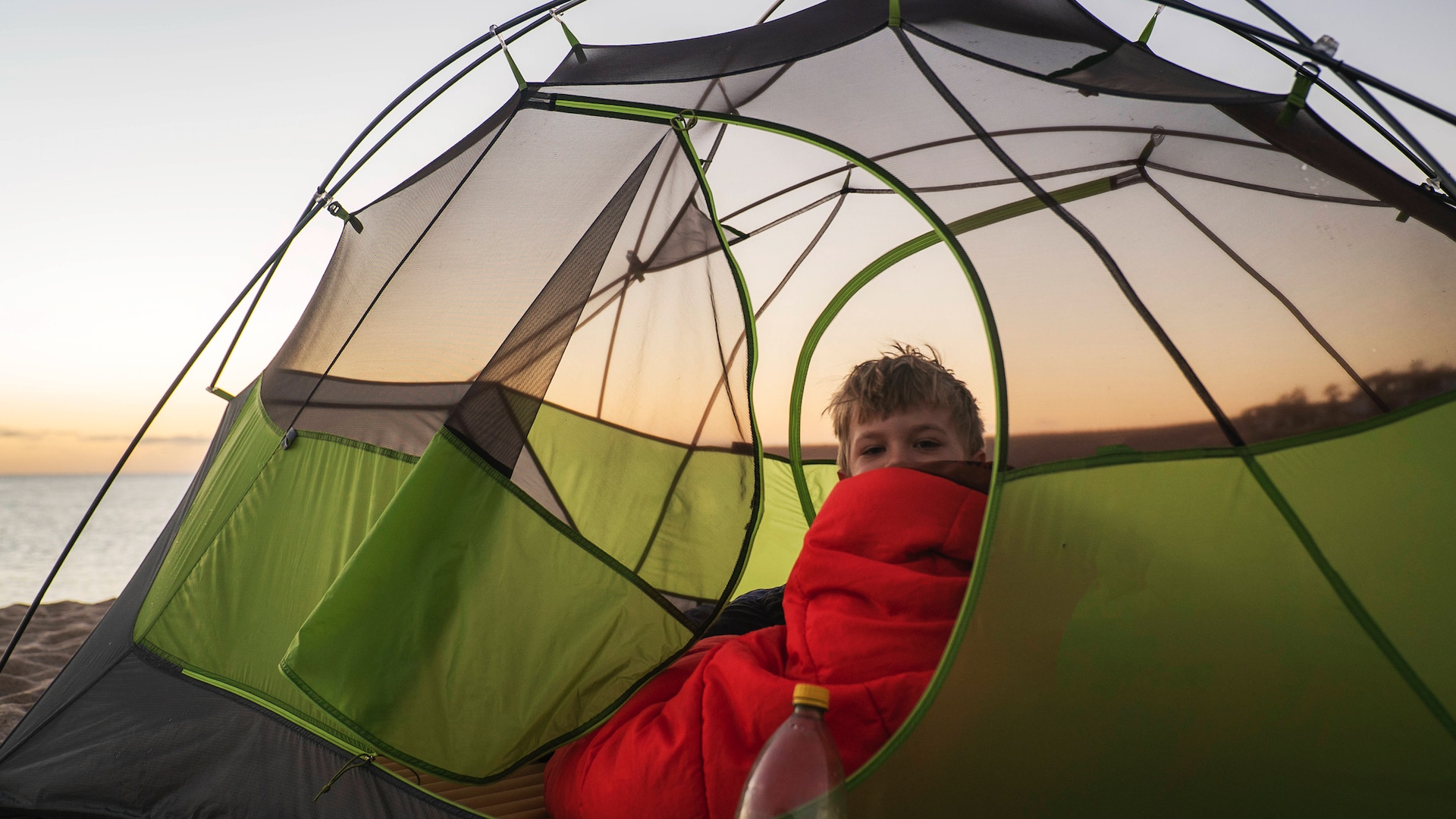 Für Vater und Opa: Stan (11) schläft einen Monat lang im Zelt und ...
