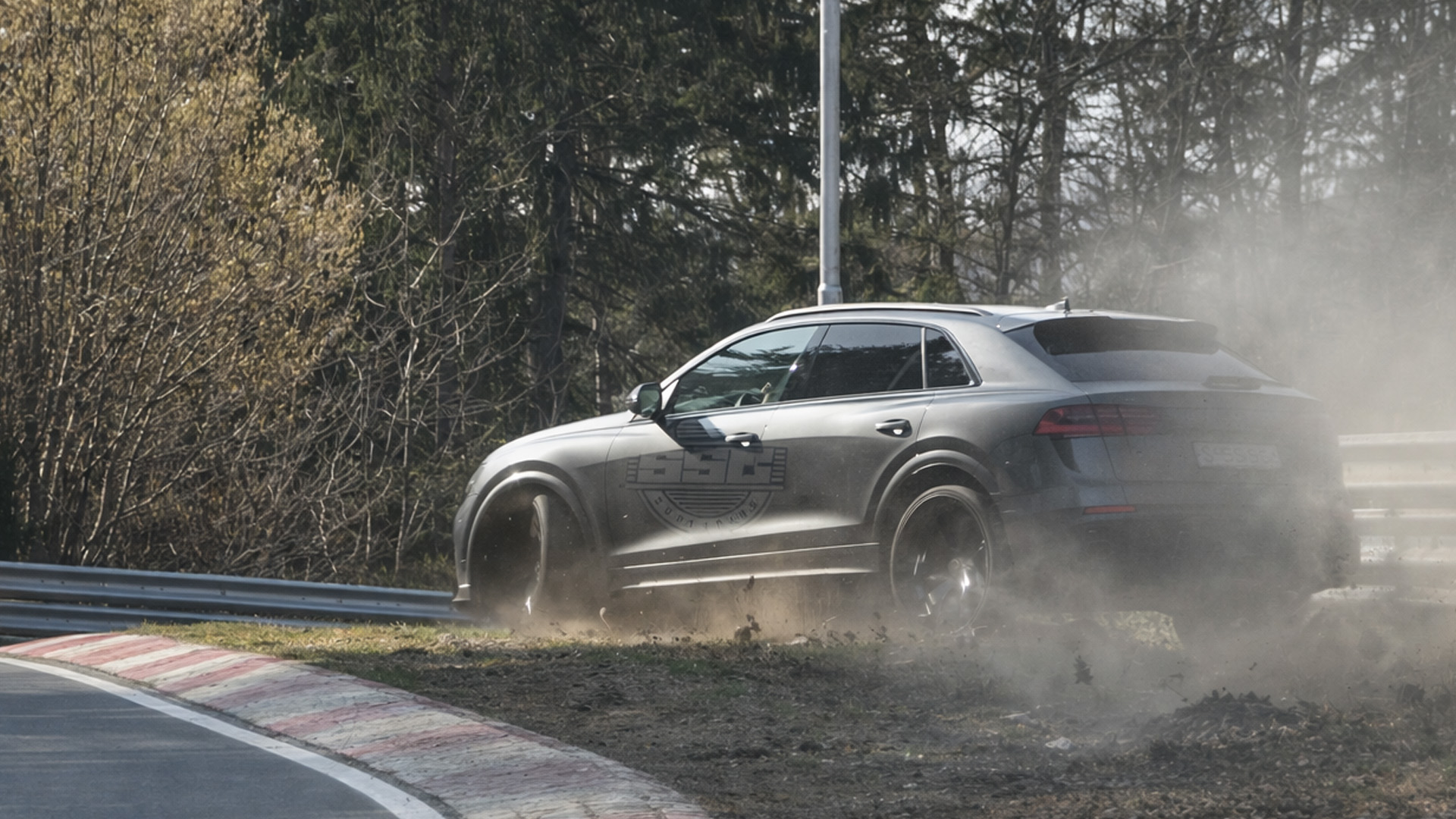 Bijna een crash door een fout op de Nürburgring