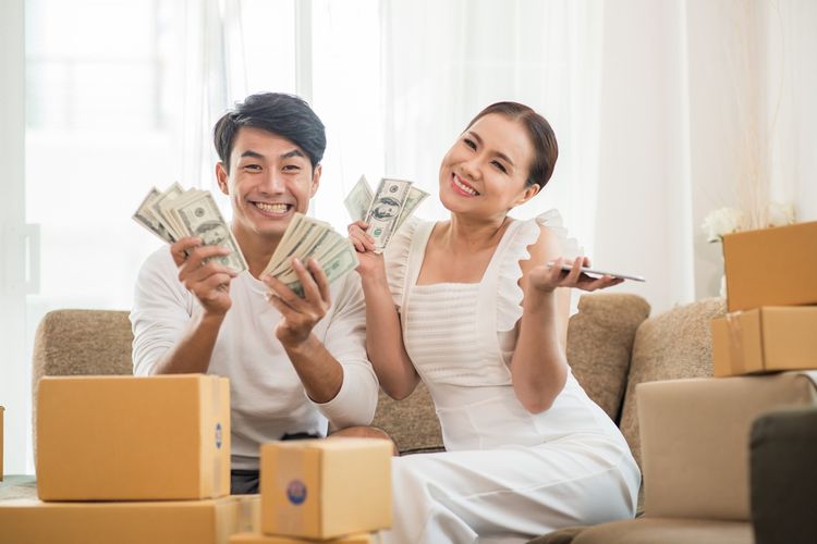 Ramalan bahagia finansial sepanjang tahun 2026, 4 zodiak paling terkejut mendapat uang besar