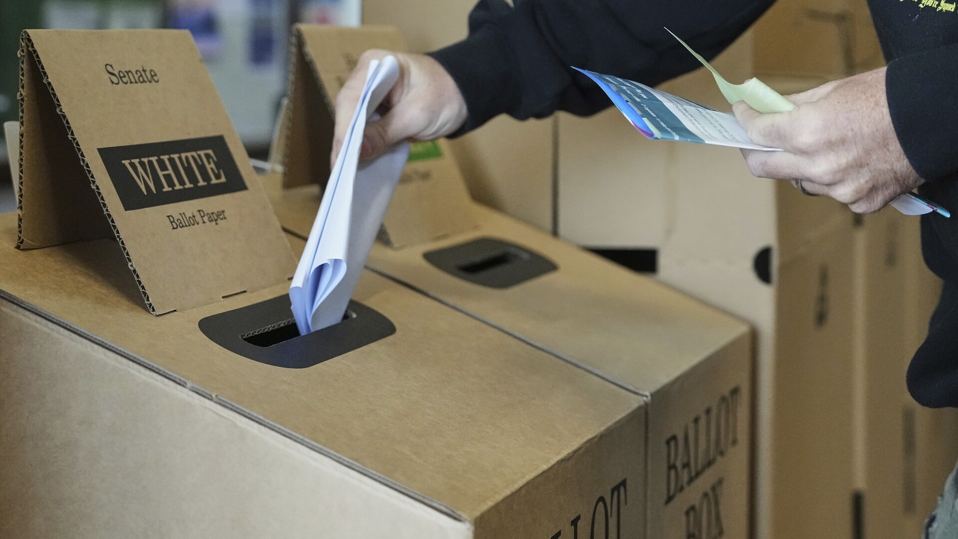 'Cry me a river': Teals whinge over Australian polling booths