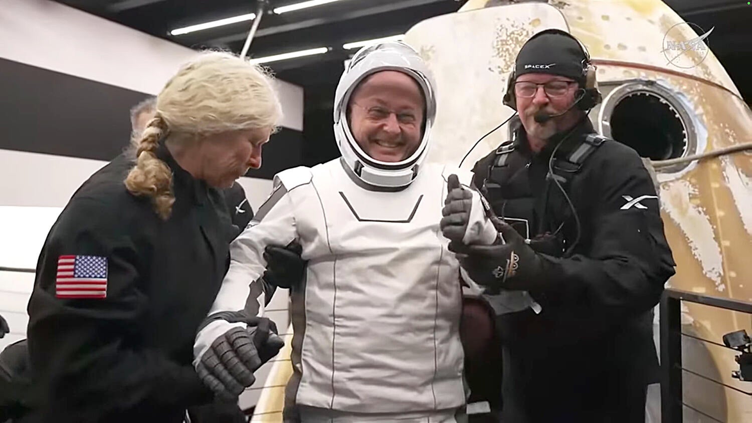 Astronaut Mike Fincke, completing his fourth spaceflight, is all smiles as recovery crews help him to a nearby stretcher, standard procedure for returning space station crews as they begin re-adjusting to gravity. / Credit: SpaceX/NASA