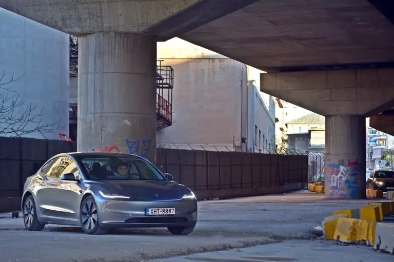 Δοκιμάζουμε το Tesla Model 3 RWD Long Range που δεν είναι απλά «ένα ...