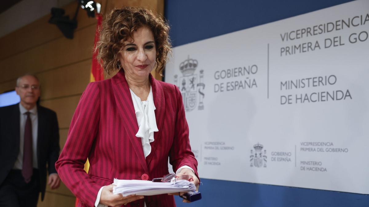 Hacienda lo confirma: devolverá cerca de mil euros en la Renta 2026 a ...