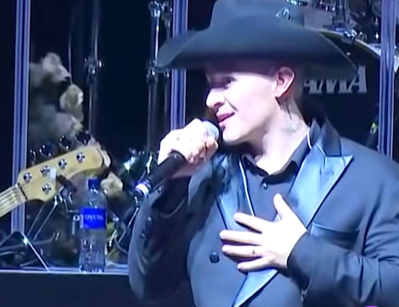 Luis Alfonso anuncia respaldo laboral al equipo de Yeison Jiménez durante  homenaje en Bogotá