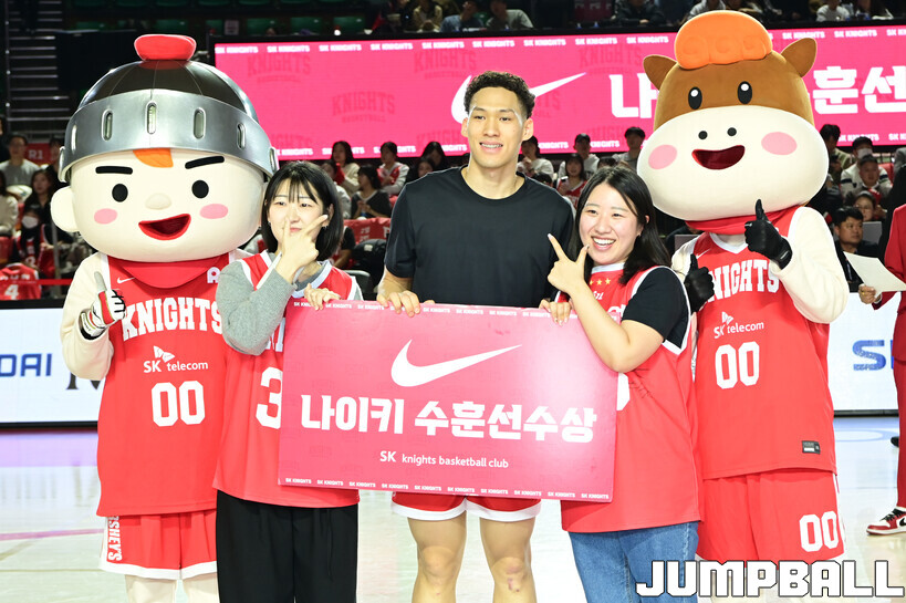[화보] SK, 잠실에서 활발한 공격력으로 LG에 89-76으로 승리