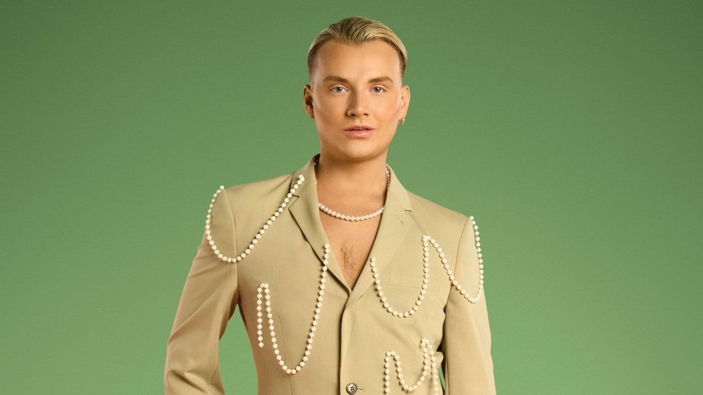 TOWIE’s Harry Derbidge reveals 'new nose' after clinic visit with co-star