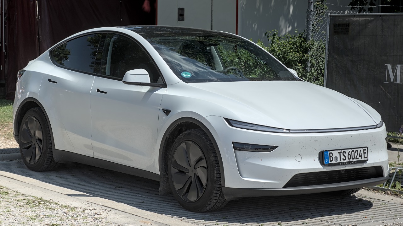 Tesla slashes prices to dump unsold Indian Model Y SUVs<br>