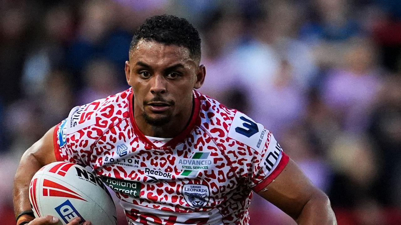 Leigh centre Hanley signs new two-year contract
