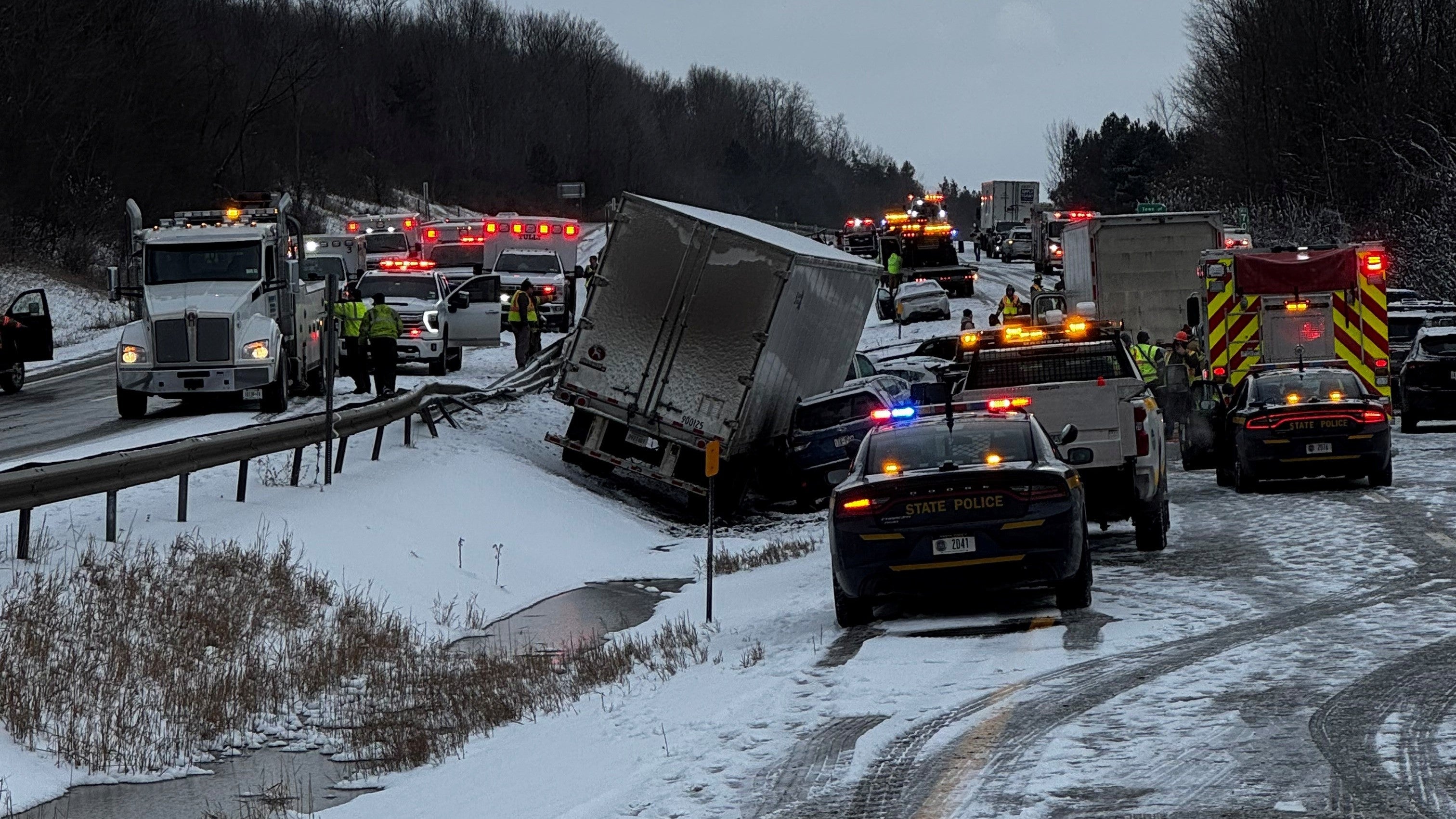 Massive pileup closes I-81 in New York<br><br>