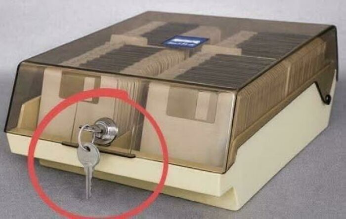 “Visual Nostalgia”: 96 Things That Don’t Exist Any More But People Still Miss