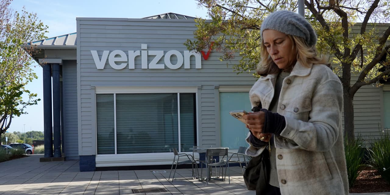 Verizon customers are getting $20 after outage — but no specifics yet on its cause<br>