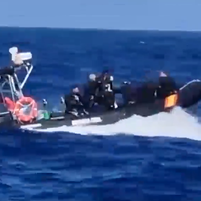 Drug ring used swimmers to stash cocaine on ships at sea, police say<br><br>