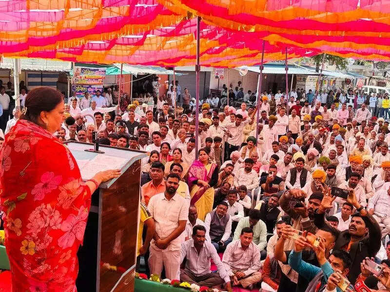 Raje flags off Dushyant’s padyatra