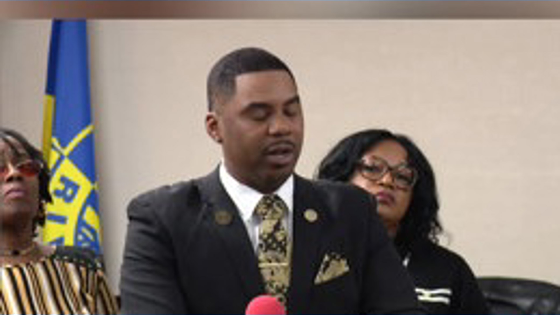 Riverview mayor charged with sex crimes