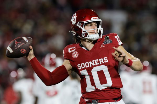 Oklahoma QB Mateer, LB Lewis to return for final season