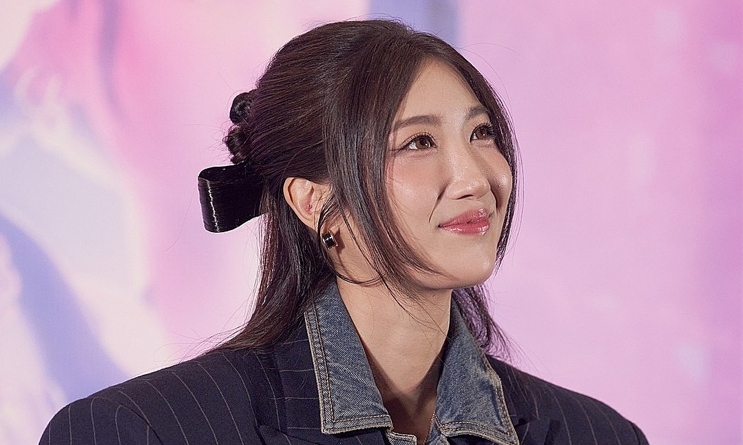 Ejae - thực tập sinh bị chối bỏ thành hiện tượng toàn cầu