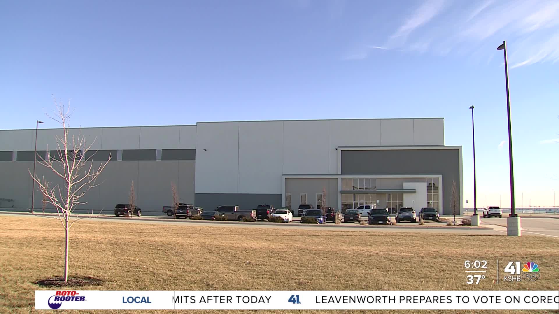 Jackson Co. chairman: DHS tours Kansas City warehouse for ICE detention ...