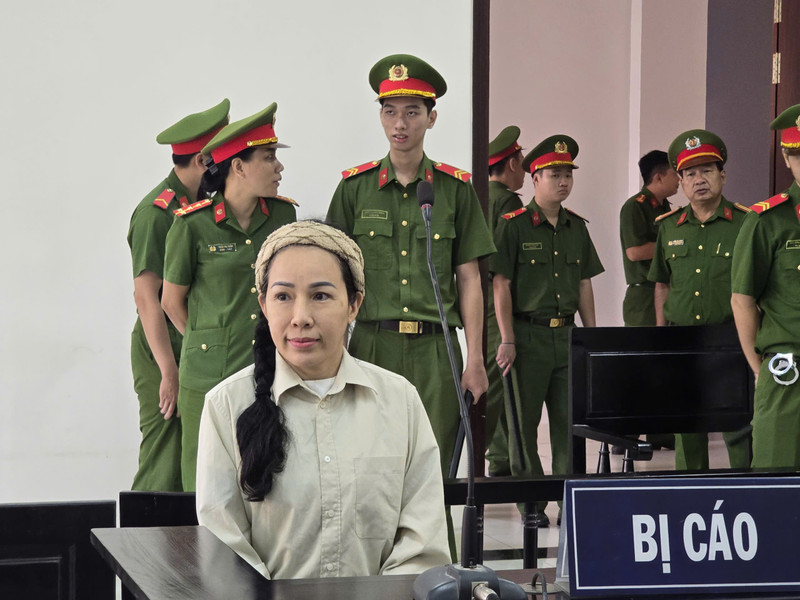 Vợ chồng bà Nguyễn Phương Hằng vắng mặt trong phiên xử YouTuber Đinh Thị Lan