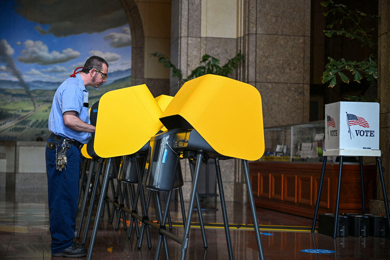 Judge dismisses Trump administration lawsuit seeking California voter data<br><br>