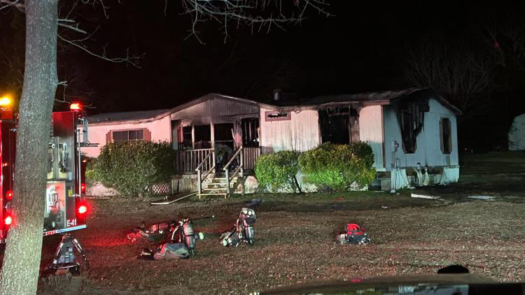 Fire chief: 4 people displaced, 1 pet killed in Perry fire that left ...