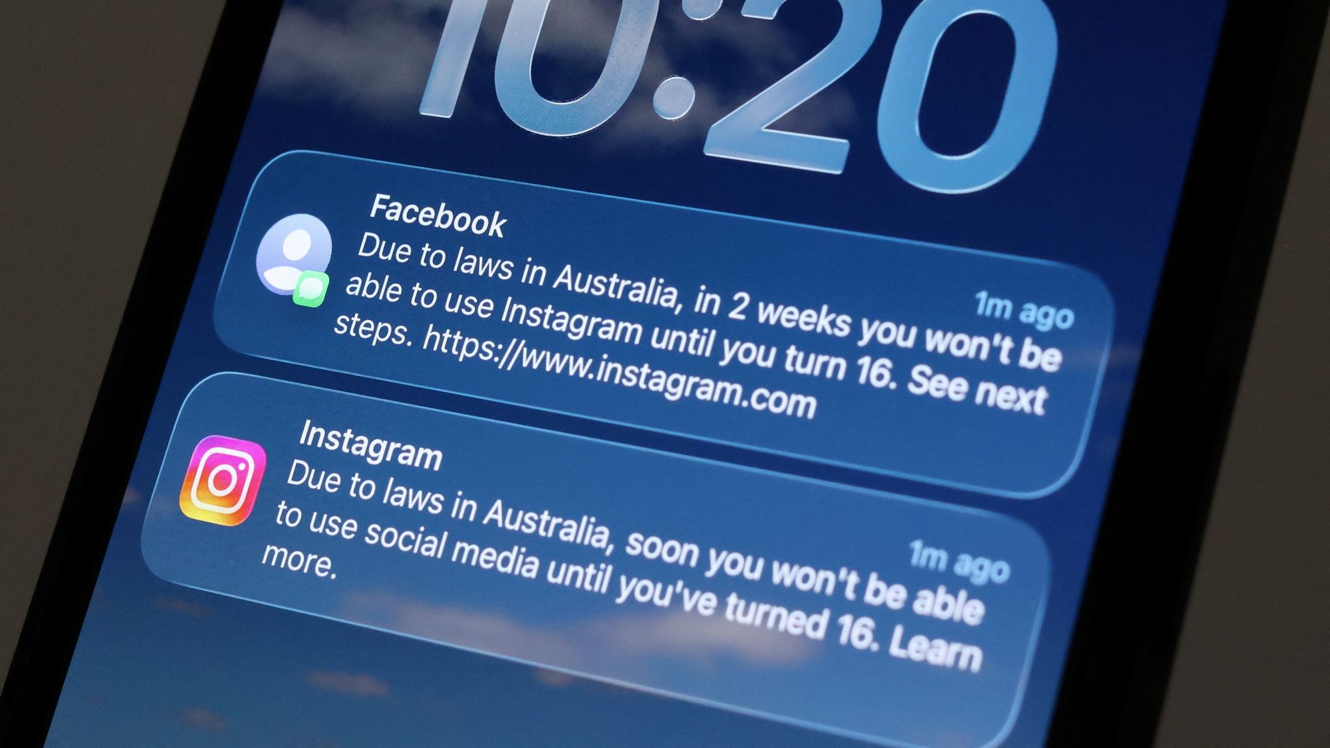 australien-fast-f-nf-millionen-social-media-accounts-im-ersten-monat