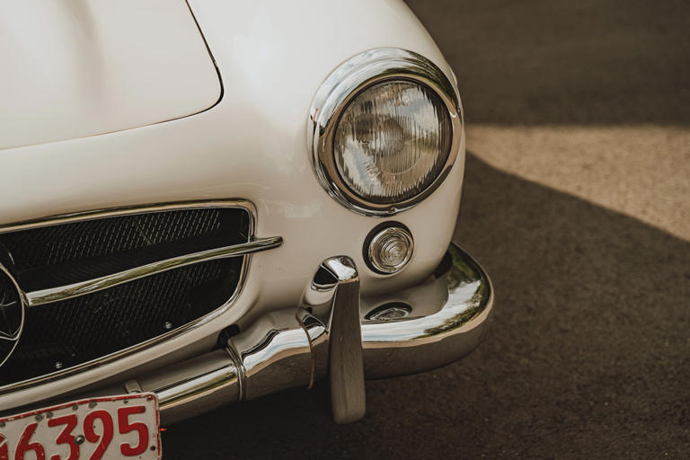 La brillante e rara Mercedes-Benz 300SL lightweight