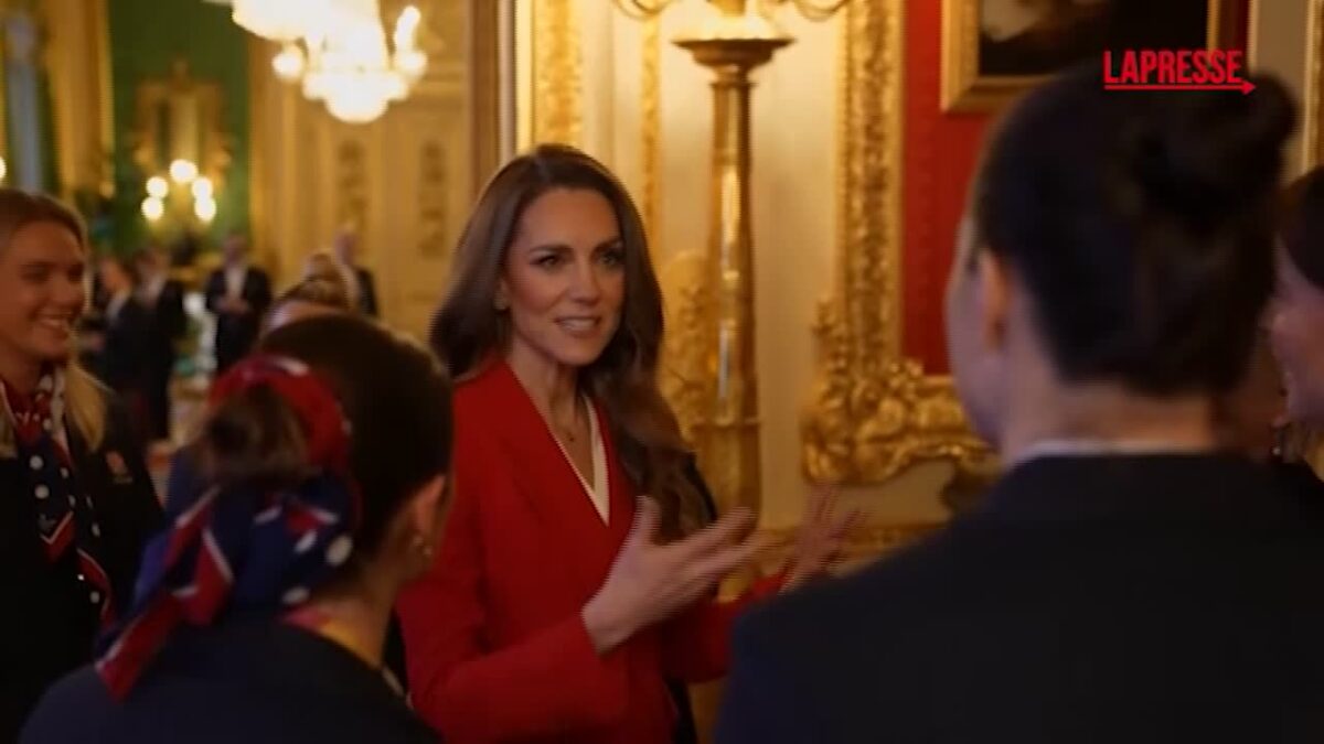 Kate Middleton celebra le Red Roses vincitrici della Coppa del Mondo di ...