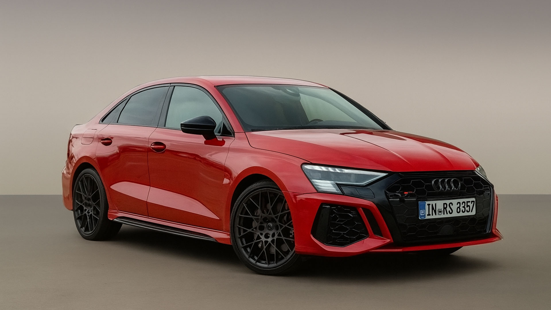 Wie schnell sind der Audi RS3 und der Audi RSQ8 wirklich?