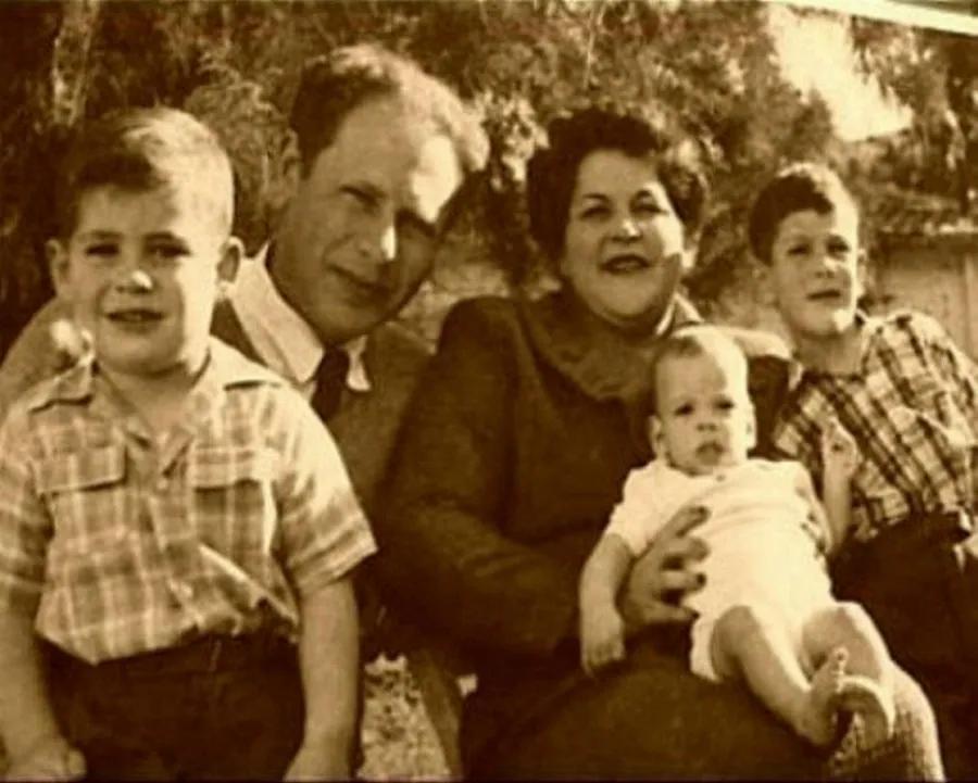 صديق الطفولة الأقرب لنتنياهو يكسر صمته ويكشف أسرار السلطة والعائلة