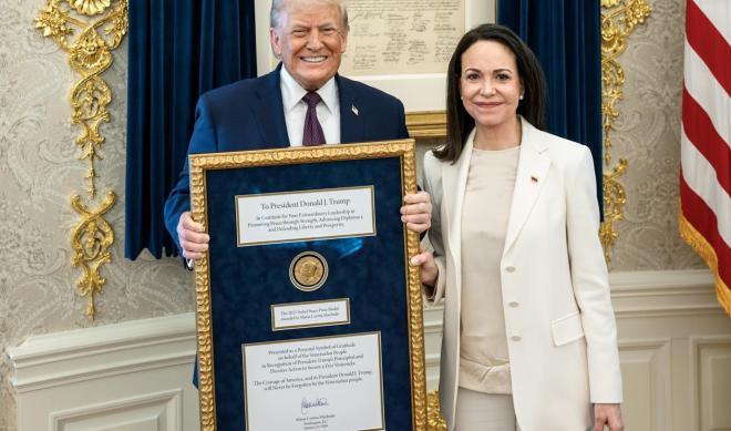 Machado entregó a Trump la medalla del Nobel enmarcada como mensaje de ...