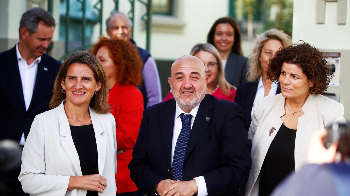 El alcalde de Ares rompe la disciplina del PSOE y carga contra el ...