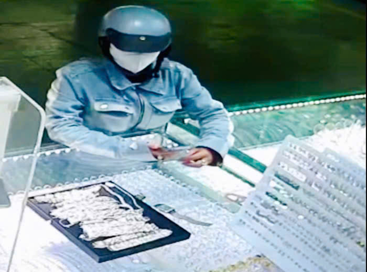 Thủ đoạn của người đàn bà trộm nữ trang của nhiều tiệm vàng