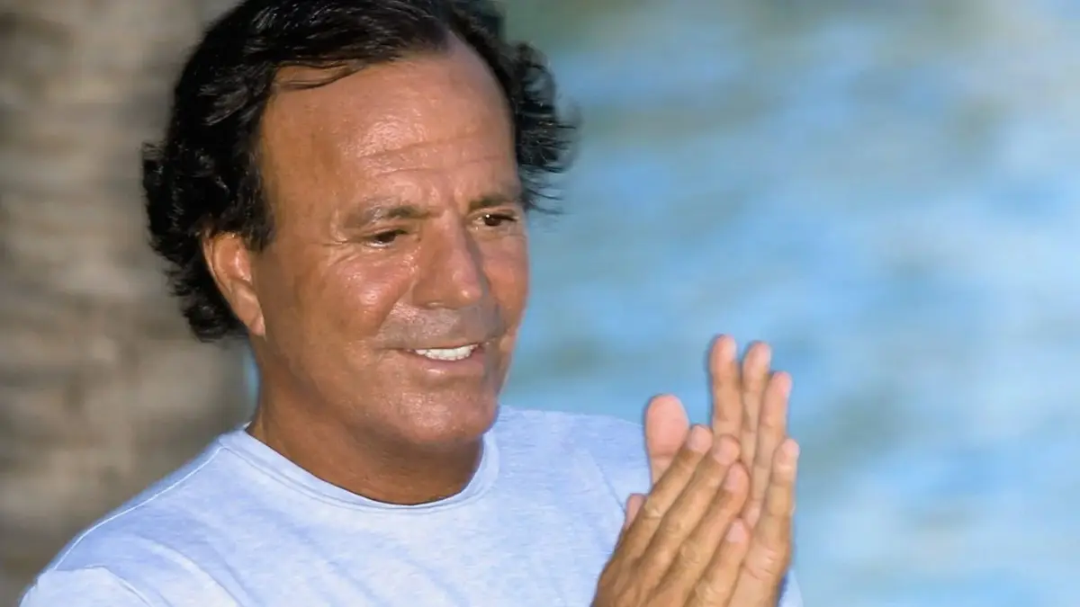 Yolanda Díaz manda un fuerte mensaje a Julio Iglesias después de la ...