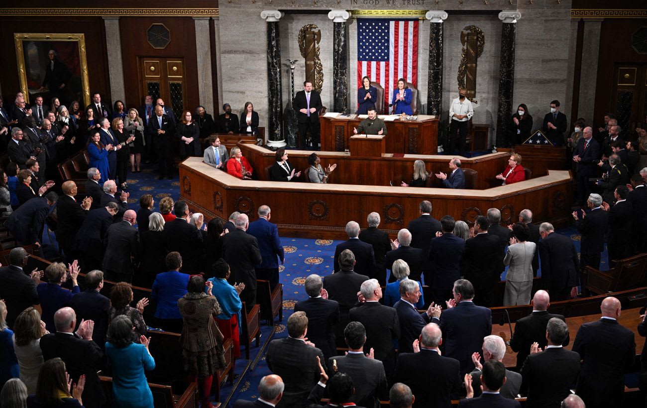 US lawmakers push White House to tighten sanctions on Russia's shadow fleet
