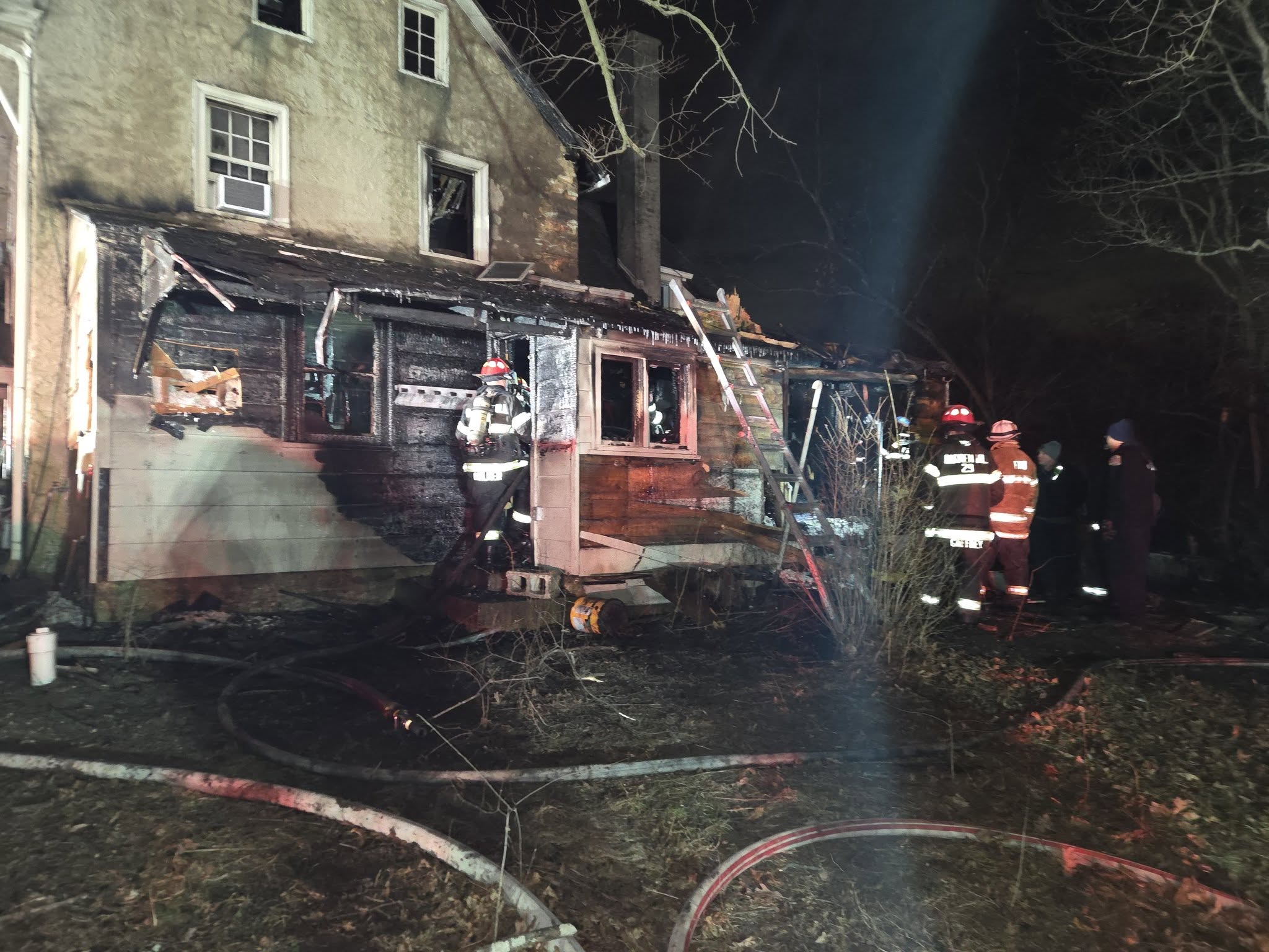 2 pets dead, 3 firefighters injured after house fire in Montgomery County